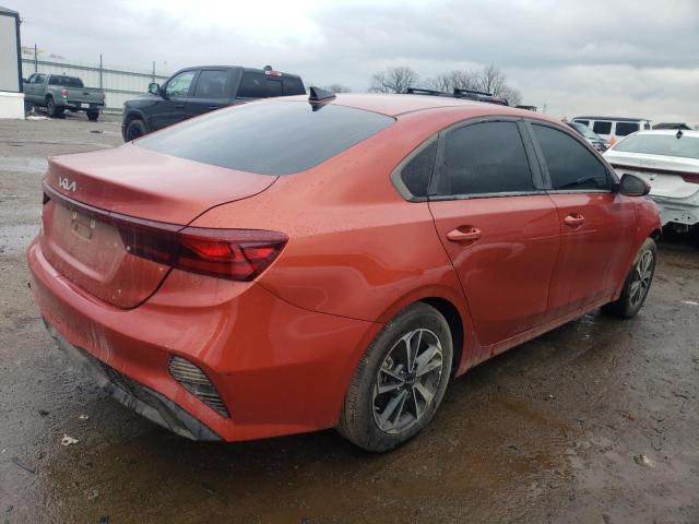 3KPF24AD0NE486563 - 2022 KIA FORTE FE ORANGE photo 3