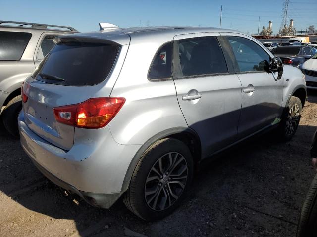 JA4AP3AU4HZ053112 - 2017 MITSUBISHI OUTLANDER ES SILVER photo 3