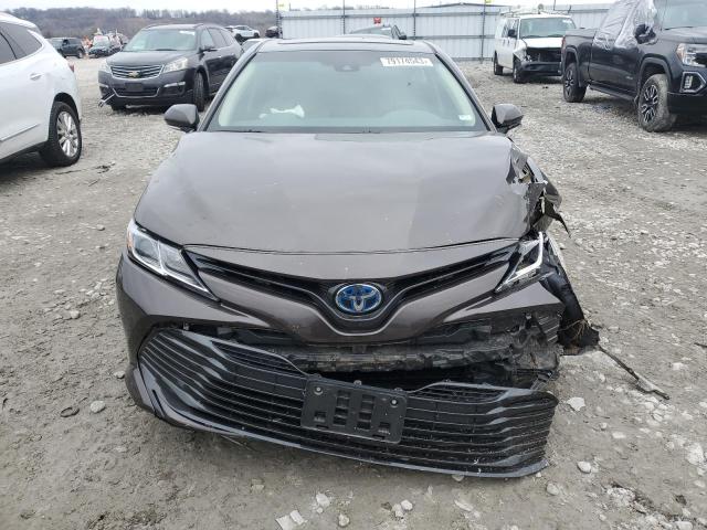 4T1B31HK1JU507037 - 2018 TOYOTA CAMRY LE GRAY photo 5