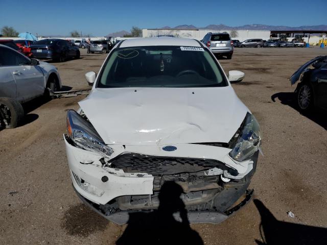 1FADP3F2XFL324528 - 2015 FORD FOCUS SE WHITE photo 5