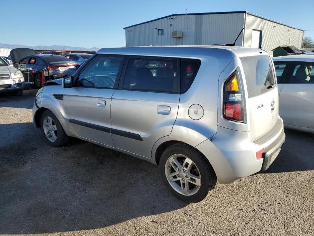 KNDJT2A29A7702799 - 2010 KIA SOUL + SILVER photo 2