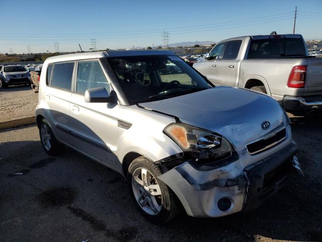 KNDJT2A29A7702799 - 2010 KIA SOUL + SILVER photo 4