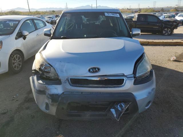 KNDJT2A29A7702799 - 2010 KIA SOUL + SILVER photo 5