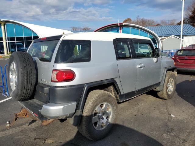 JTEBU11F28K009591 - 2008 TOYOTA FJ CRUISER SILVER photo 3