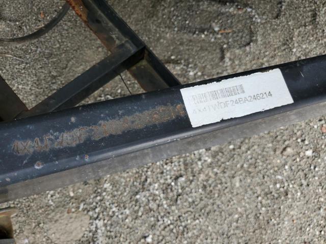 4X4TWDF24BA246214 - 2011 CAMPER TRAILER WHITE photo 10