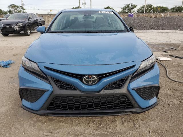 4T1G11AK5PU099334 - 2023 TOYOTA CAMRY SE NIGHT SHADE BLUE photo 5