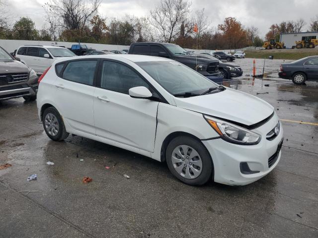 KMHCT5AEXFU230220 - 2015 HYUNDAI ACCENT GS WHITE photo 4