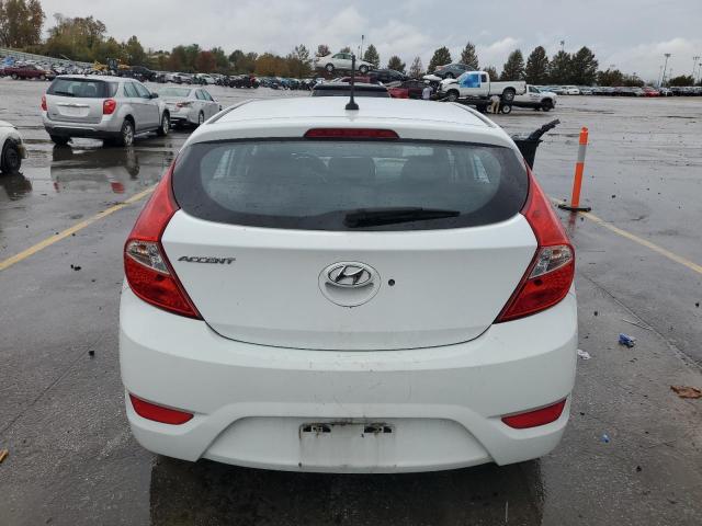 KMHCT5AEXFU230220 - 2015 HYUNDAI ACCENT GS WHITE photo 6