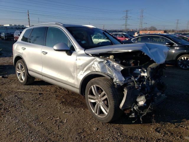 WVGFK9BP1BD006500 - 2011 VOLKSWAGEN TOUAREG V6 TDI WHITE photo 4