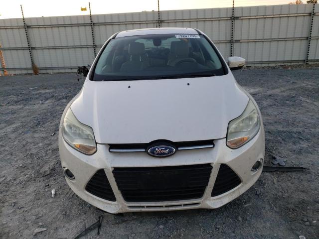 1FAHP3M23CL104051 - 2012 FORD FOCUS SEL WHITE photo 5