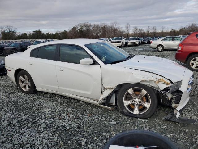 2C3CDXBG1EH315479 - 2014 DODGE CHARGER SE WHITE photo 4