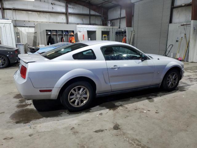 1ZVFT80NX75318455 - 2007 FORD MUSTANG SILVER photo 3