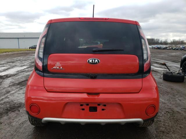 KNDJP3A56J7565695 - 2018 KIA SOUL + RED photo 6