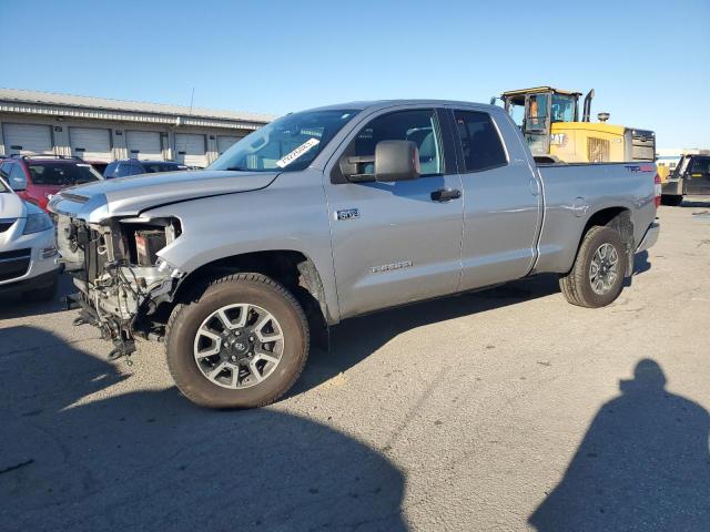 5TFUW5F19GX558993 - 2016 TOYOTA TUNDRA DOUBLE CAB SR/SR5 SILVER photo 1