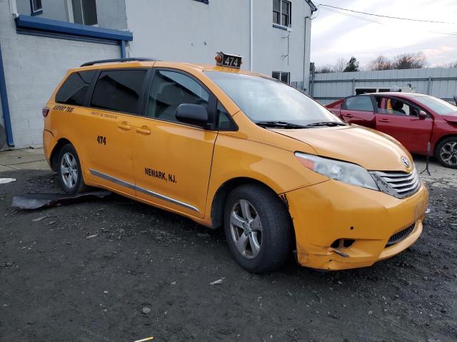 5TDKZ3DC6HS792961 - 2017 TOYOTA SIENNA LE GOLD photo 4