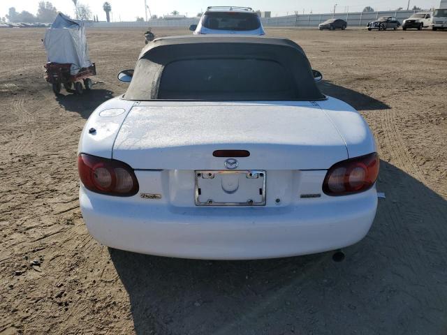 JM1NB353520234092 - 2002 MAZDA MX-5 MIATA BASE WHITE photo 6