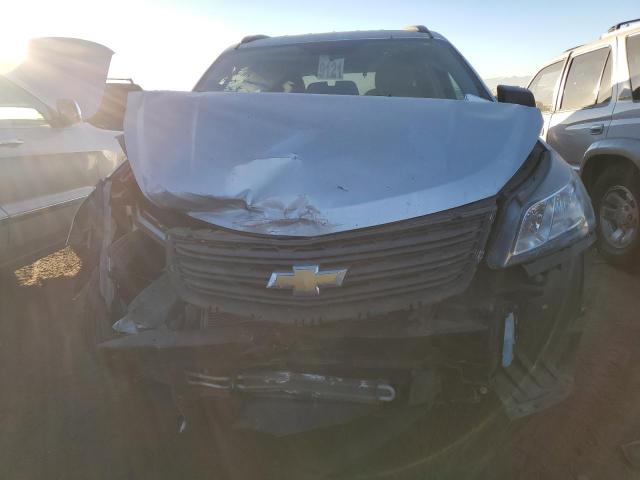 1GNKRFKD2HJ151078 - 2017 CHEVROLET TRAVERSE LS SILVER photo 5