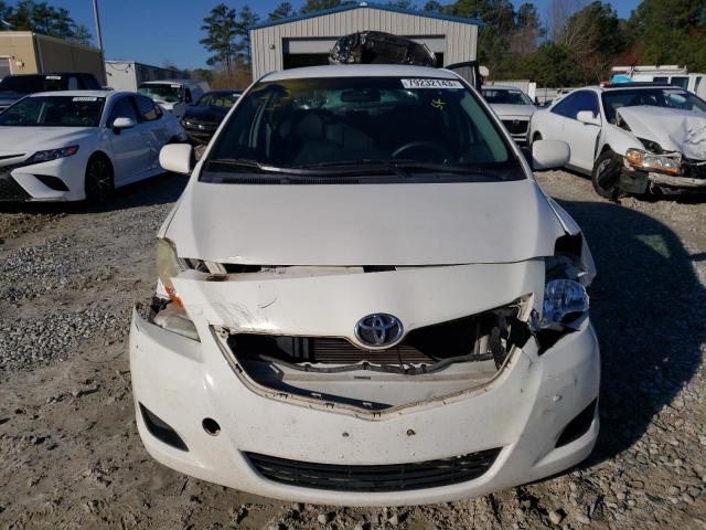 JTDBT923984005665 - 2008 TOYOTA YARIS WHITE photo 5