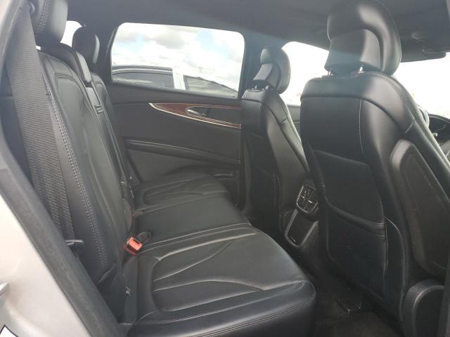 2LMPJ6LR9JBL12777 - 2018 LINCOLN MKX RESERVE Silber Foto 11