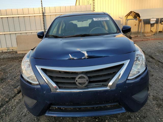 3N1CN7APXJL850504 - 2018 NISSAN VERSA S BLUE photo 5