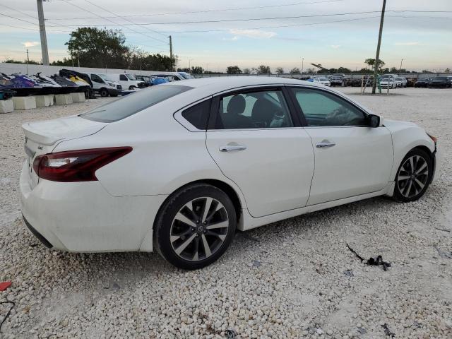 1N4AL3AP0HC144284 - 2017 NISSAN ALTIMA 2.5 WHITE photo 3