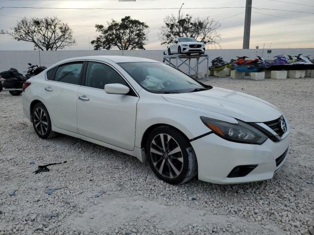 1N4AL3AP0HC144284 - 2017 NISSAN ALTIMA 2.5 WHITE photo 4