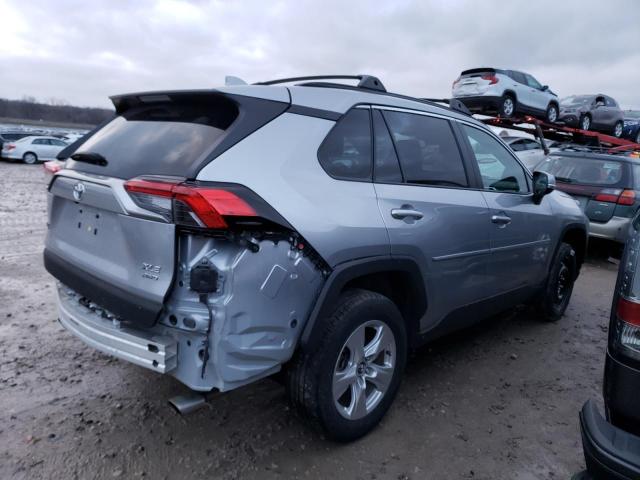 2T3P1RFVXMC165348 - 2021 TOYOTA RAV4 XLE SILVER photo 3