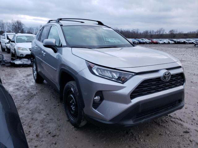 2T3P1RFVXMC165348 - 2021 TOYOTA RAV4 XLE SILVER photo 4