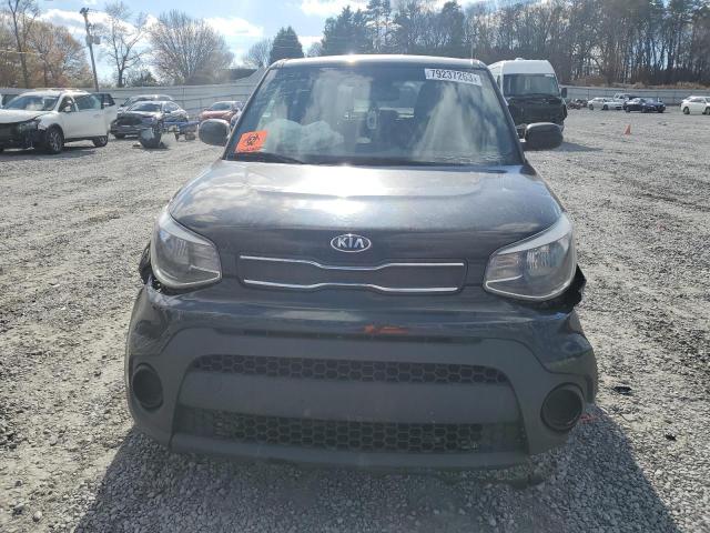 KNDJN2A29H7883200 - 2017 KIA SOUL BLACK photo 5