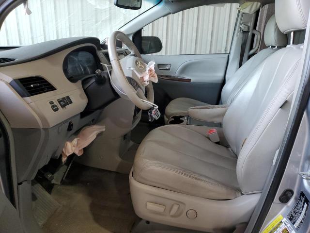 5TDYK3DC6CS264098 - 2012 TOYOTA SIENNA XLE SILVER photo 7