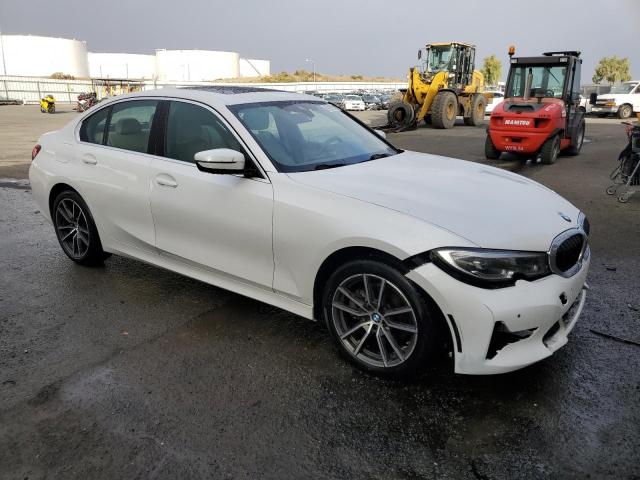 3MW5R7J01N8C63076 - 2022 BMW 330XI WHITE photo 4