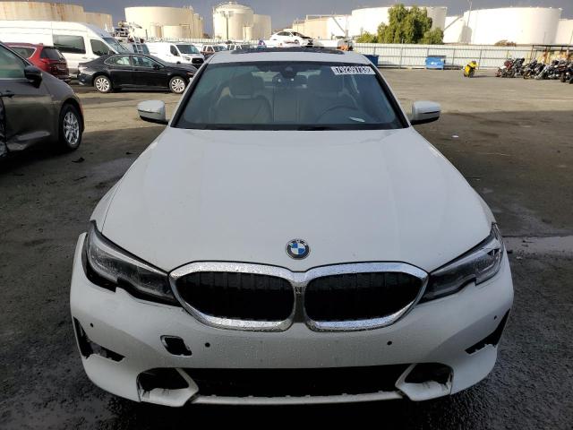 3MW5R7J01N8C63076 - 2022 BMW 330XI WHITE photo 5