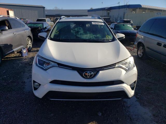 JTMWFREV3HJ715751 - 2017 TOYOTA RAV4 XLE WHITE photo 5