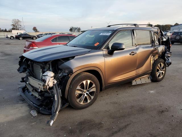 5TDHZRAH5NS098495 - 2022 TOYOTA HIGHLANDER XLE 石墨色 照片 1