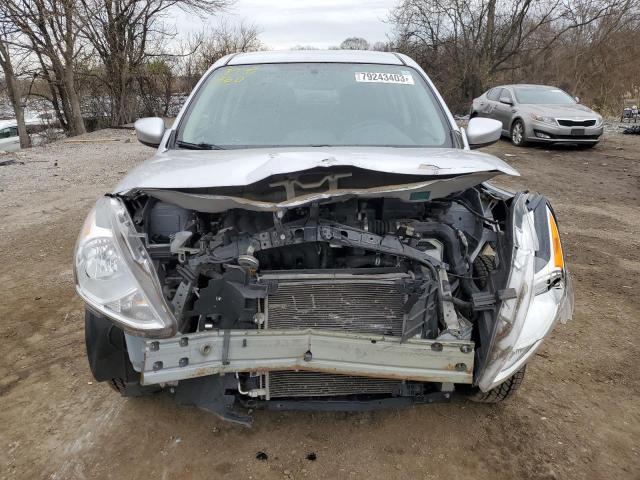 3N1CN7AP1JL838869 - 2018 NISSAN VERSA S SILVER photo 5