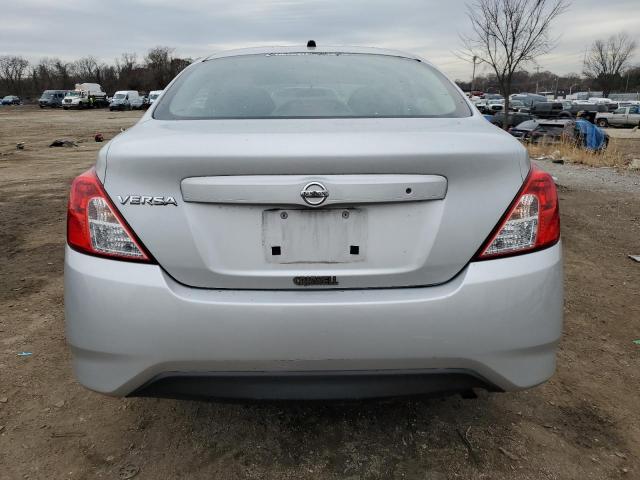 3N1CN7AP1JL838869 - 2018 NISSAN VERSA S SILVER photo 6