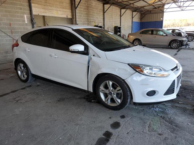 1FADP3K28DL142829 - 2013 FORD FOCUS SE WHITE photo 4