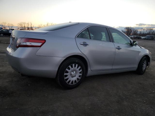 4T1BF3EK8AU049326 - 2010 TOYOTA CAMRY BASE SILVER photo 3