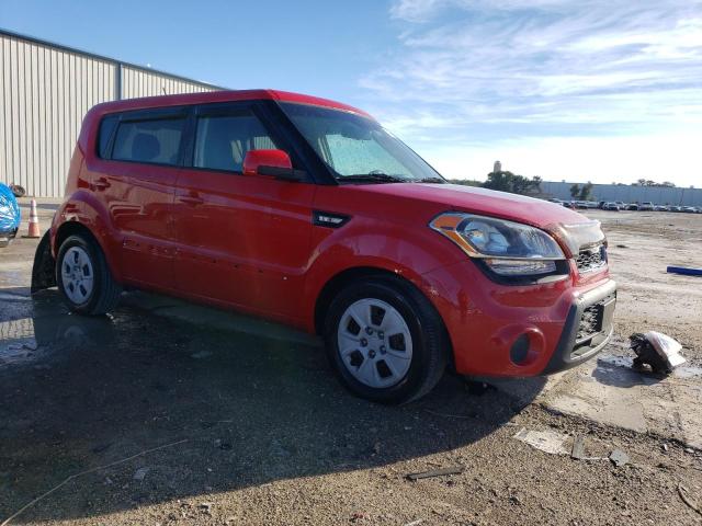 KNDJT2A57D7621833 - 2013 KIA SOUL RED photo 4