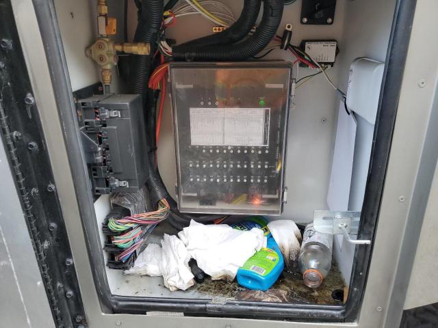 4UZACGFE6JCKD5677 - 2018 FREIGHTLINER CHASSIS XC თაფლისფერი ფოტო 5