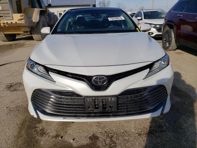 4T1B11HK9JU096427 - 2018 TOYOTA CAMRY L WHITE photo 5