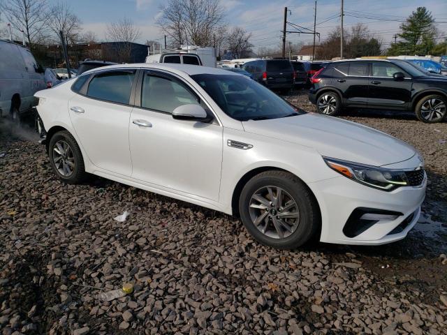 5XXGT4L3XKG374491 - 2019 KIA OPTIMA LX WHITE photo 4