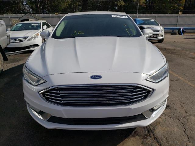 3FA6P0HD6HR365913 - 2017 FORD FUSION SE WHITE photo 5