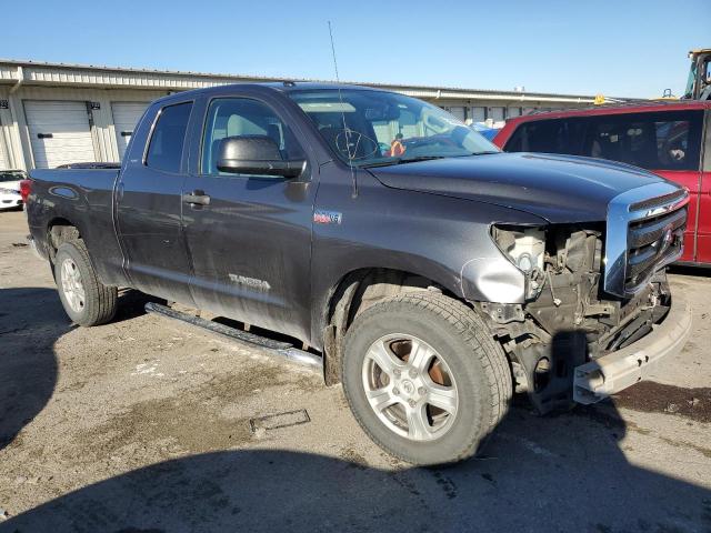 5TFUW5F14CX225479 - 2012 TOYOTA TUNDRA DOUBLE CAB SR5 GRAY photo 4