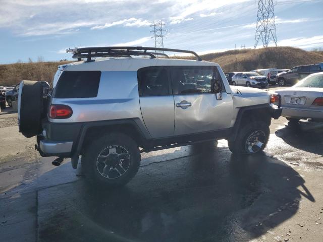 JTEBU11FX8K032861 - 2008 TOYOTA FJ CRUISER SILVER photo 3