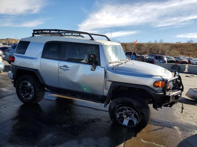 JTEBU11FX8K032861 - 2008 TOYOTA FJ CRUISER SILVER photo 4