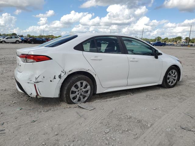 5YFEPMAE0MP230135 - 2021 TOYOTA COROLLA LE WHITE photo 3