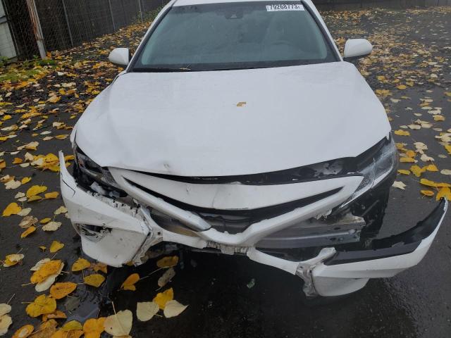 4T1B11HK5JU101476 - 2018 TOYOTA CAMRY L WHITE photo 11