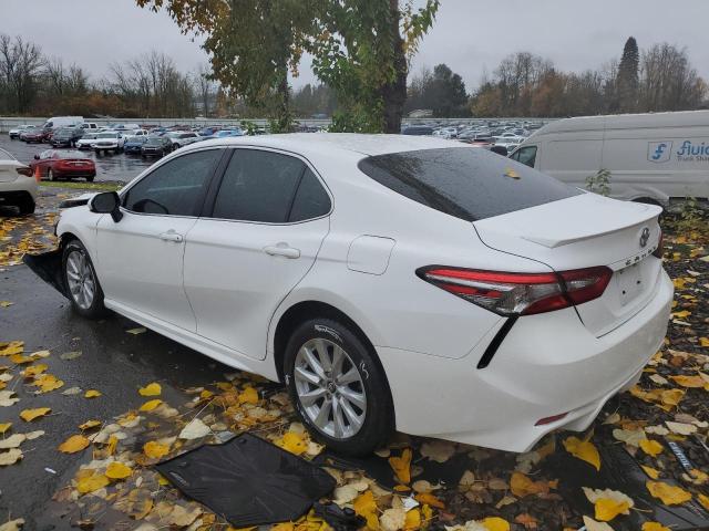 4T1B11HK5JU101476 - 2018 TOYOTA CAMRY L WHITE photo 2