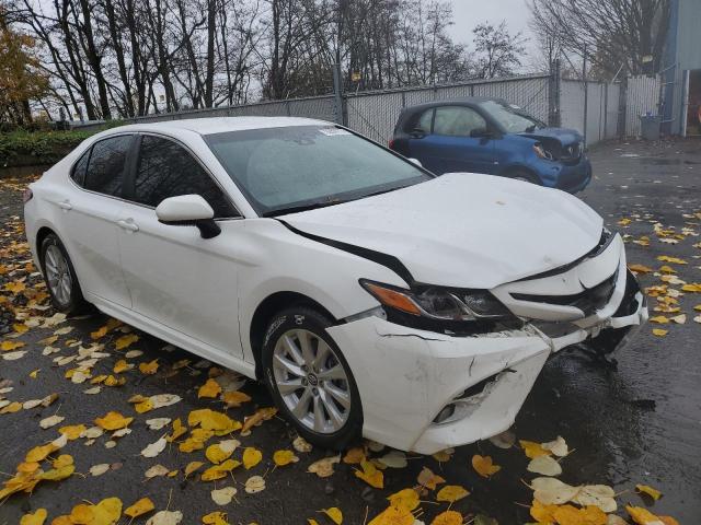 4T1B11HK5JU101476 - 2018 TOYOTA CAMRY L WHITE photo 4